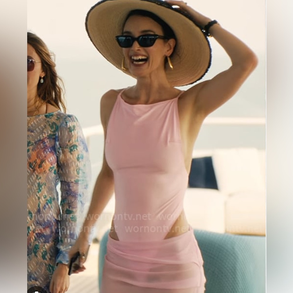 Chloe from White Lotus perfect imitation pink yacht outfit Halloween Cosplay